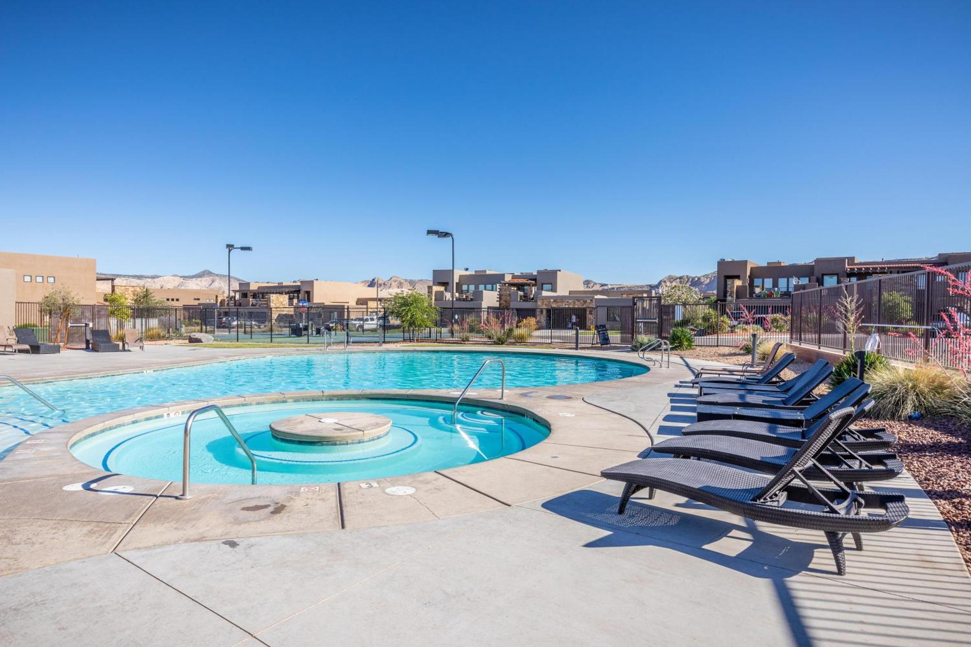 The View At The Escapes St. George Exterior foto