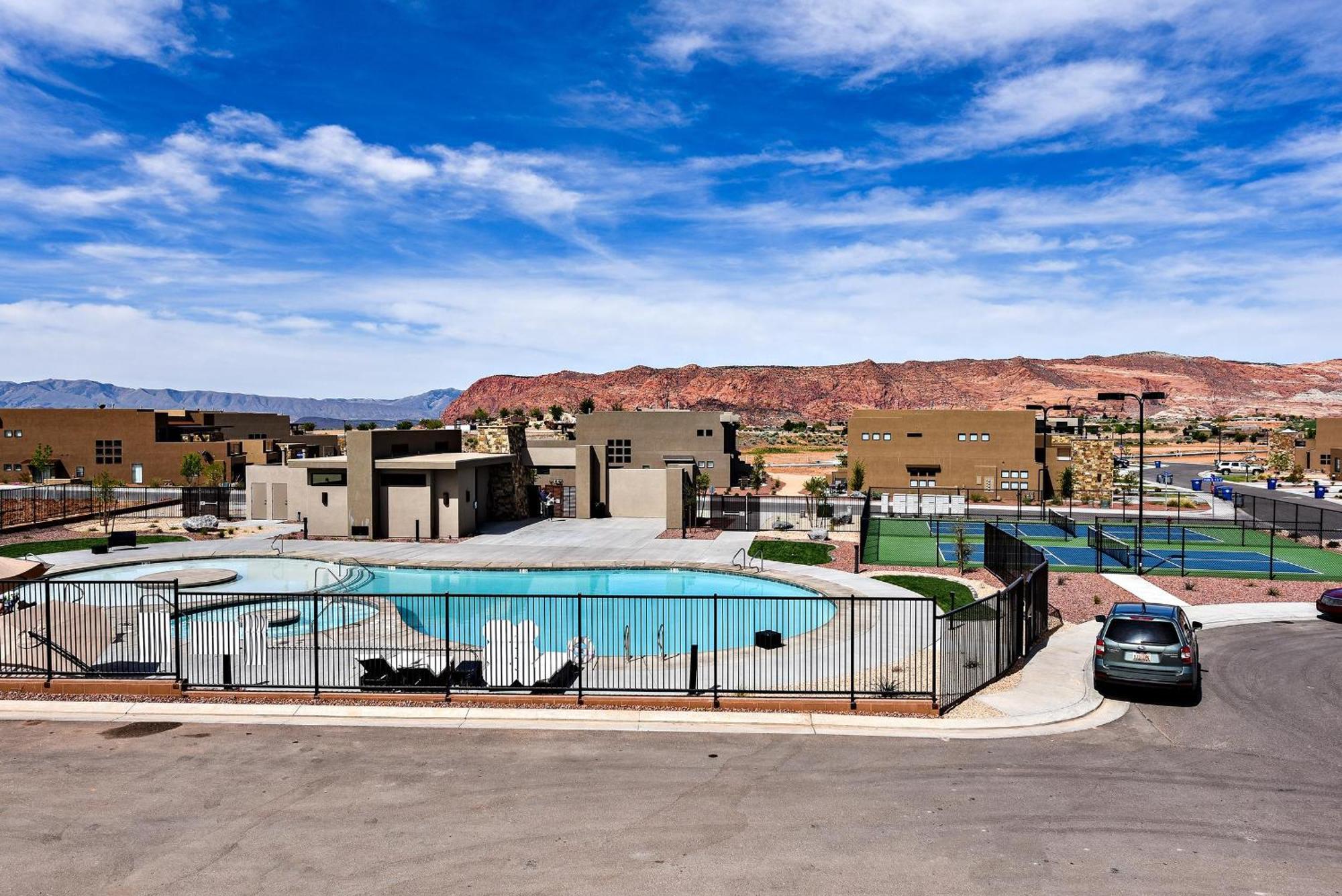 The View At The Escapes St. George Exterior foto