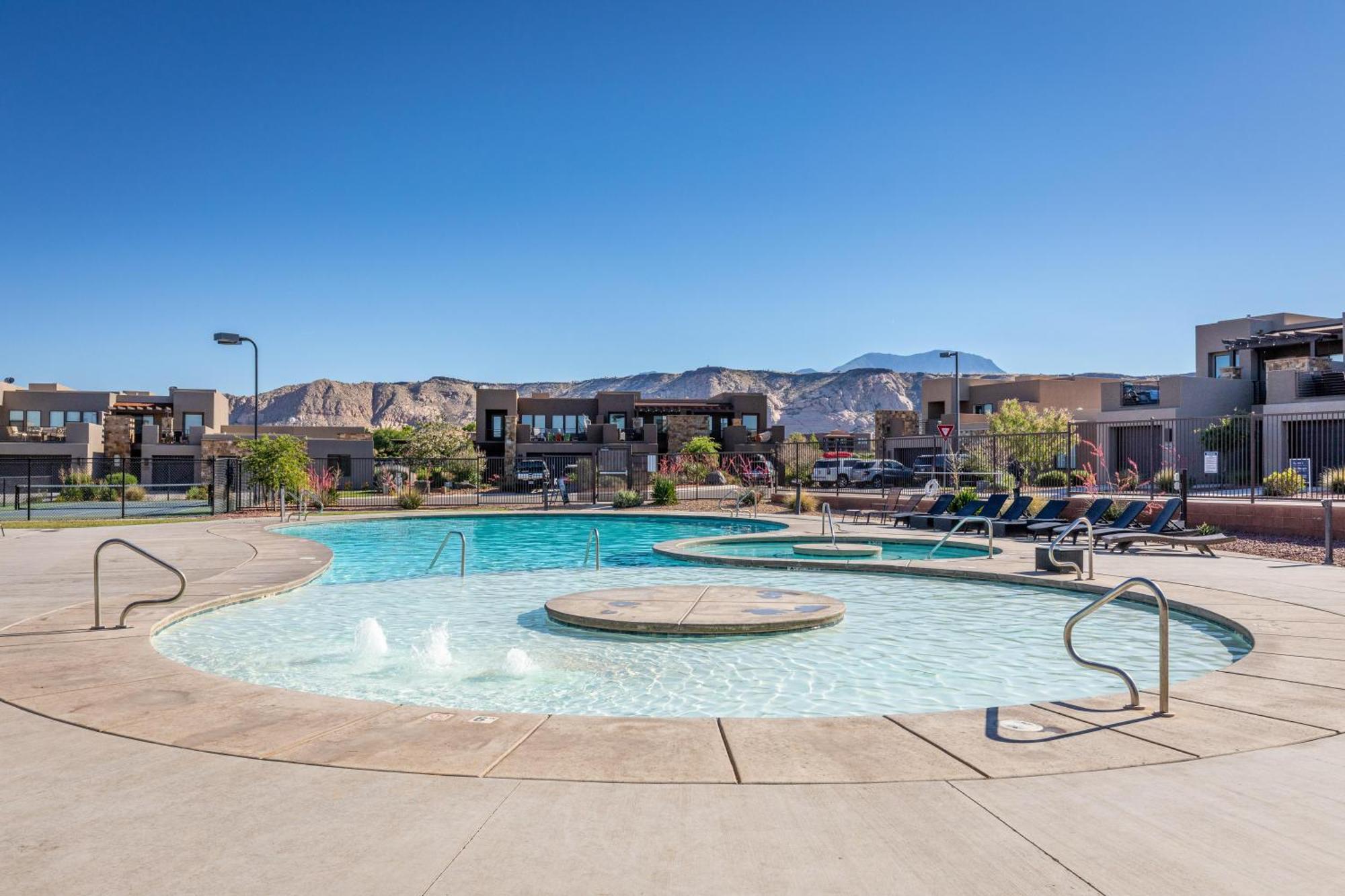 The View At The Escapes St. George Exterior foto